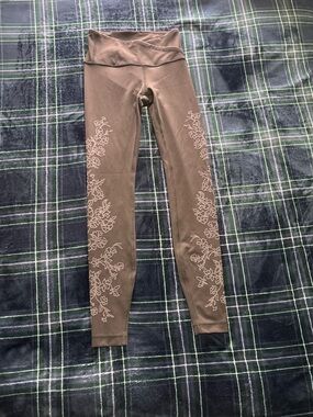 Lululemon Always On HR Tight 28"Flocked Leggin.Size 4.